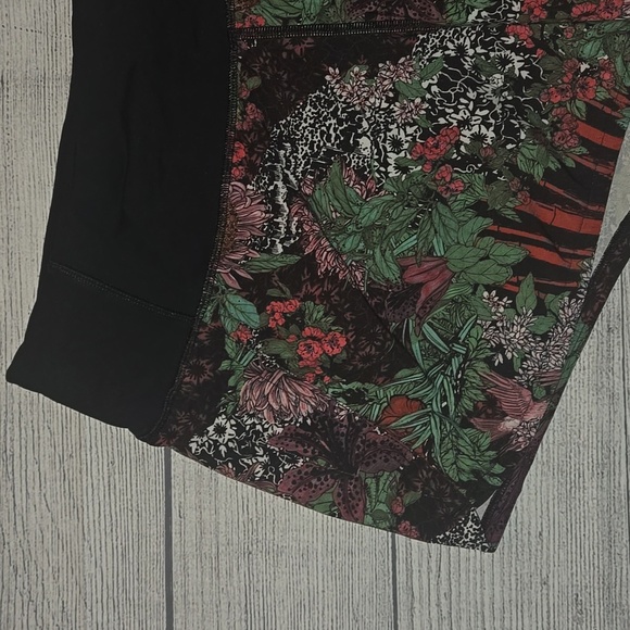 Lululemon Women's Run Times Short II Zen Garden Black Size 6 - Picture 3 of 7